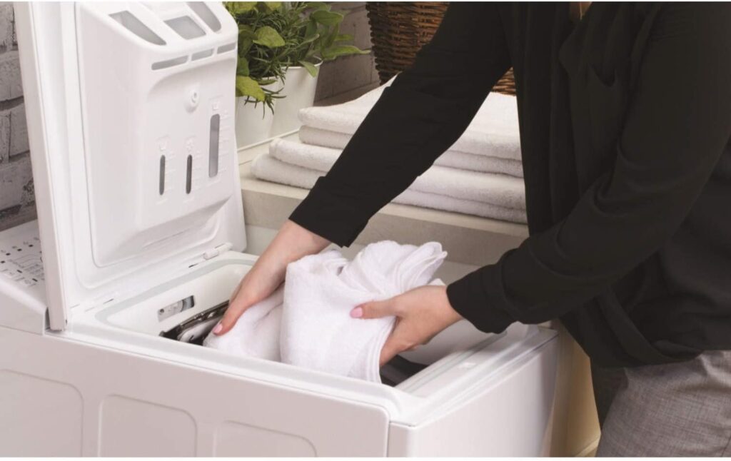Hotpoint 7kg 1200rpm Freestanding Top Loading Washing Machine - White